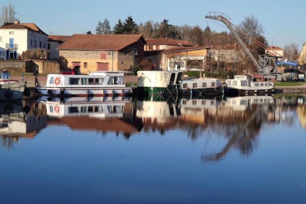 Libellule Peniche Nuit Insolite Briennon Exterior photo